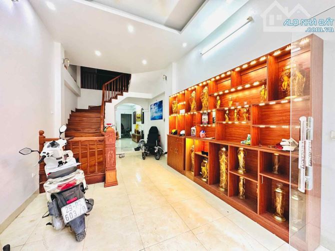 BÁN NHÀ PHỐ TRUNG KÍNH - CẦU GIẤY 60m2 - 6T - 22.5 TỶ - GARA ÔTÔ 7 CHỖ - NGÕ THÔNG