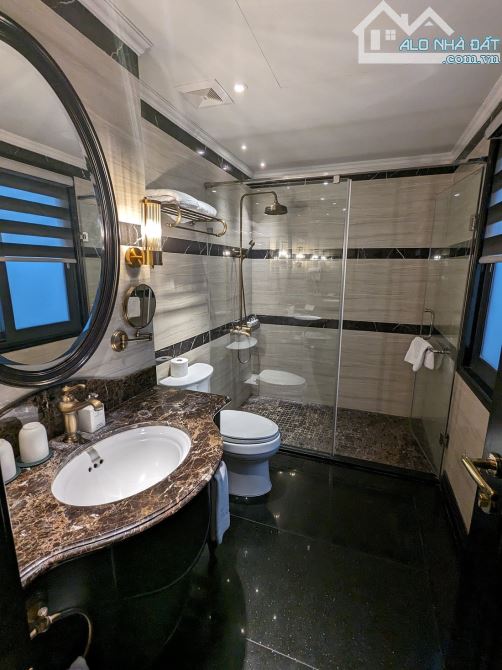 Khách sạn MP Hàng Điếu - 300m ra Hồ Gươm- 180m2x12 tầng - MT 7,3m - 375 tỷ - DT 2,3 tỷ/th