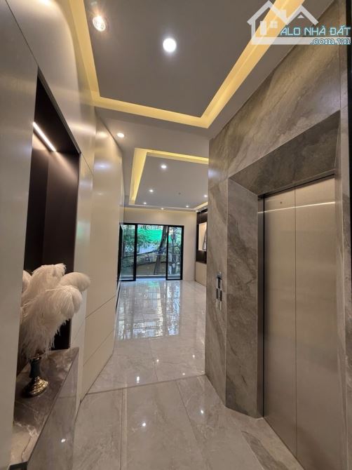 CẦN BÁN PHÂN LÔ VIP HOÀNG CẦU Ô TÔ TRÁNH – VỈA HÈ – GARA – THANG MÁY –70M 5T 27.9 TỶ