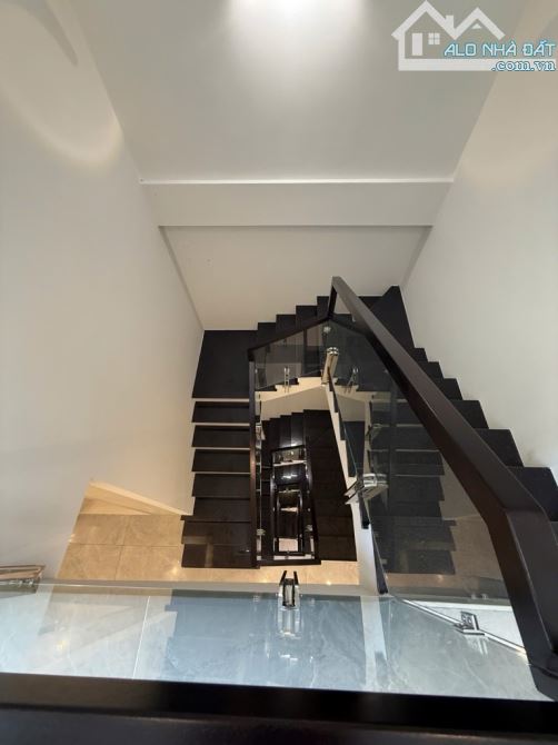 CẦN BÁN PHÂN LÔ VIP HOÀNG CẦU Ô TÔ TRÁNH – VỈA HÈ – GARA – THANG MÁY –70M 5T 27.9 TỶ