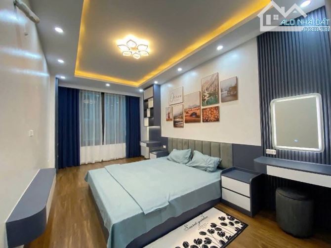 Bán nhà An Dương Vương, 36m2 hơn 8 tỷ, sát KDT Sunshine, ô tô, thang máy, full nội thất