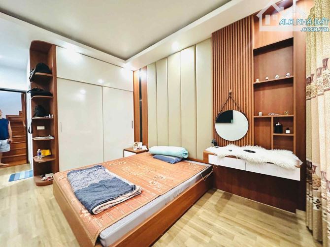 BÁN NHÀ PHỐ TRUNG KÍNH - CẦU GIẤY 60m2 - 6T - 22.5 TỶ - GARA ÔTÔ 7 CHỖ - NGÕ THÔNG