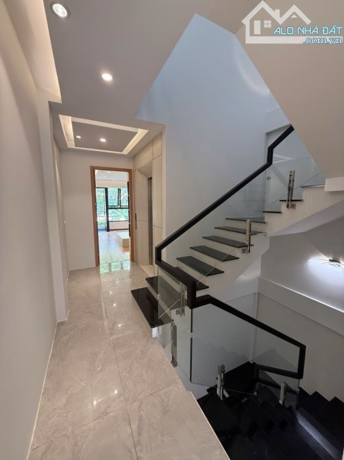 CẦN BÁN PHÂN LÔ VIP HOÀNG CẦU Ô TÔ TRÁNH – VỈA HÈ – GARA – THANG MÁY –70M 5T 27.9 TỶ