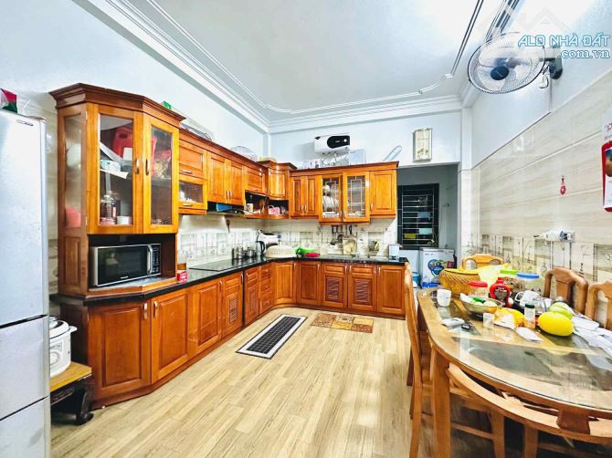 BÁN NHÀ PHỐ TRUNG KÍNH - CẦU GIẤY 60m2 - 6T - 22.5 TỶ - GARA ÔTÔ 7 CHỖ - NGÕ THÔNG