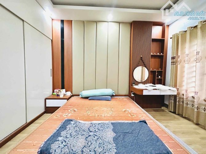 BÁN NHÀ PHỐ TRUNG KÍNH - CẦU GIẤY 60m2 - 6T - 22.5 TỶ - GARA ÔTÔ 7 CHỖ - NGÕ THÔNG