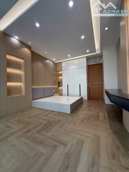 CẦN BÁN PHÂN LÔ VIP HOÀNG CẦU Ô TÔ TRÁNH – VỈA HÈ – GARA – THANG MÁY –70M 5T 27.9 TỶ