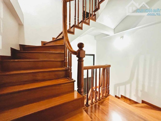 BÁN NHÀ PHỐ TRUNG KÍNH - CẦU GIẤY 60m2 - 6T - 22.5 TỶ - GARA ÔTÔ 7 CHỖ - NGÕ THÔNG