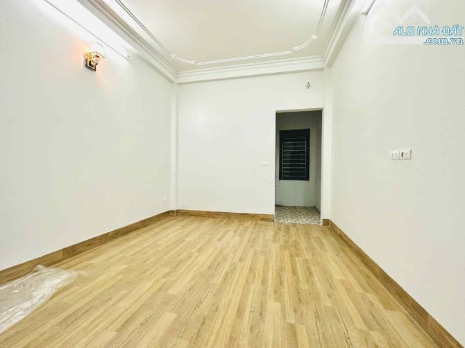 BÁN NHÀ PHỐ TRUNG KÍNH - CẦU GIẤY 60m2 - 6T - 22.5 TỶ - GARA ÔTÔ 7 CHỖ - NGÕ THÔNG