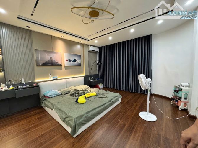 Cho thuê nhà Thái Thịnh – Đống Đa DT 65m x 5 tầng, phân lô, ôtô đỗ giá 27tr/th