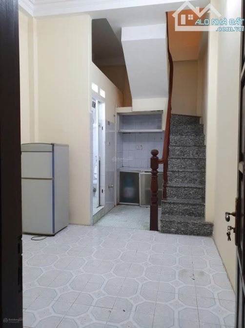 Cho thuê nhà ngõ Chợ Khâm Thiên, Đống Đa. DT 20m x 3 tầng, giá 6.5tr