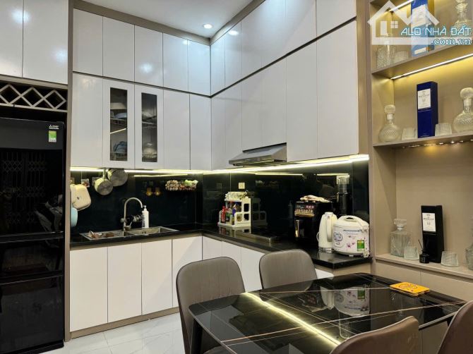 Cho thuê nhà Thái Thịnh – Đống Đa DT 65m x 5 tầng, phân lô, ôtô đỗ giá 27tr/th - 1