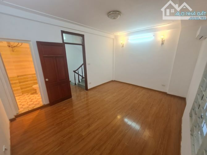 Bán nhà Hà Đông gần Chợ Hà Đông 13 tỷ, 74m2 x 4 tầng, MT 6m, ô tô đỗ.