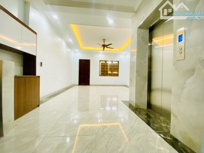 SỐC, giảm 1tỷ nhà phân lô Trung tâm Hoàng Mai 75m, 4 tầng, thang máy, vỉa hè, ô tô qua nhà