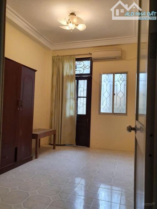 Cho thuê nhà ngõ Chợ Khâm Thiên, Đống Đa. DT 20m x 3 tầng, giá 6.5tr - 1