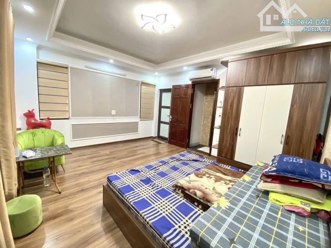 Nhà Ngã Tư Sở 41m2 x 7 tầng mới, Lô Góc, thang máy, full nội thất - Ngõ thông Ô tô