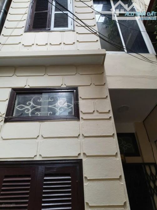 Cho thuê nhà ngõ Chợ Khâm Thiên, Đống Đa. DT 20m x 3 tầng, giá 6.5tr - 2