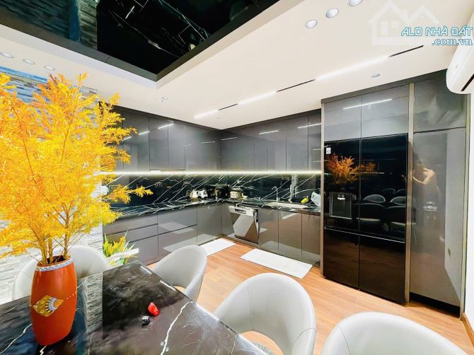 BÁN NHÀ NGÕ 26 ĐỖ QUANG 65M2 - 5 TẦNG - 5M MẶT TIỀN - 33.X TỶ - GARA Ô TÔ - ĐẦY ĐỦ PCCC