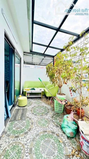 Nhà Ngã Tư Sở 41m2 x 7 tầng mới, Lô Góc, thang máy, full nội thất - Ngõ thông Ô tô