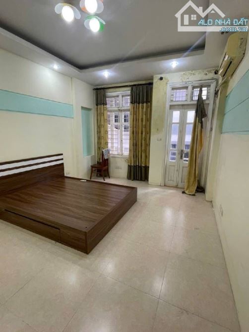 Bán nhà Hào Nam 39m x 5t căn góc ngõ thông nhà thoáng ở sướng,giá chỉ 7tỷ980tr