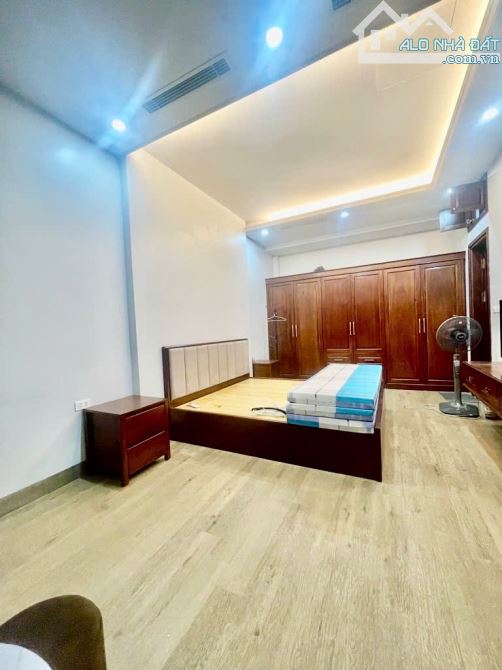 CẦN BÁN NHÀ NGHI TÀM, 7 TẦNG THANG MÁY, FULL NỘI THẤT, MẶT TIỀN CỰC RỘNG, Ô TÔ ĐỖ CỬA.