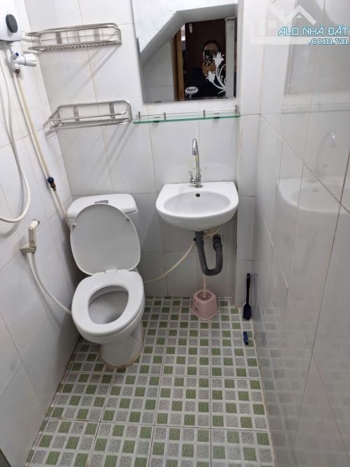 Nhà nguyên căn, 2PN, Q1 đủ tiện nghi giá 7tr - 4