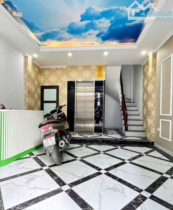 Nhà Ngã Tư Sở 41m2 x 7 tầng mới, Lô Góc, thang máy, full nội thất - Ngõ thông Ô tô