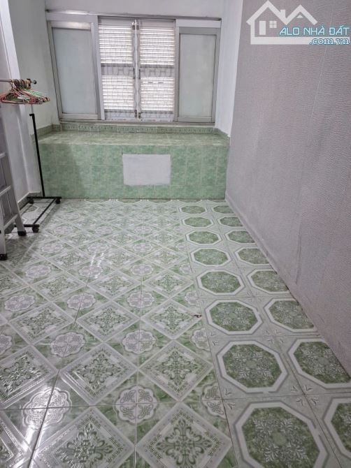 Nhà nguyên căn, 2PN, Q1 đủ tiện nghi giá 7tr - 5