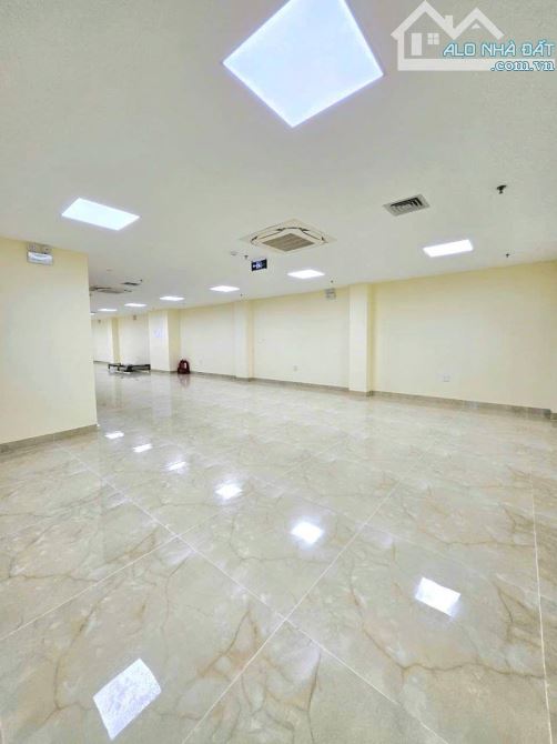 Bán nhà Duy Tân, toà Văn phòng, Building, 8T + hầm, 160m2, vỉa hè, ô tô tránh, DT 3 tỷ/năm