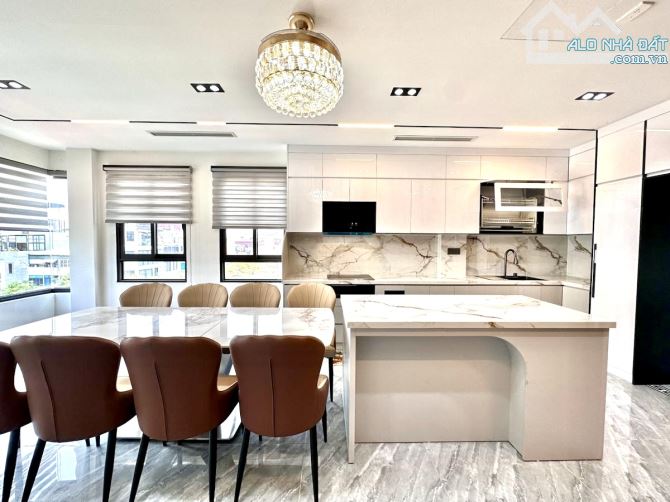 LÔ GÓC MẶT PHỐ LA THÀNH, KO QH, Ô TÔ DỪNG ĐỖ, KINH DOANH, NHÀ ĐẸP FULL NT, Ở/CHO THUÊ