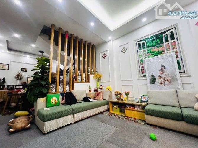 Hiếm, Nhà dân xây ngõ 339 Minh Khai, ngõ thoáng rộng,sổ 48m2 x mtiền 4.3m.full đồ.Giá 8 tỷ