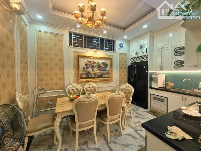 Bán nhà Trần Hưng Đạo 76m 5 tầng 4 ngủ oto gần chỉ nhỉnh 18 tỷ