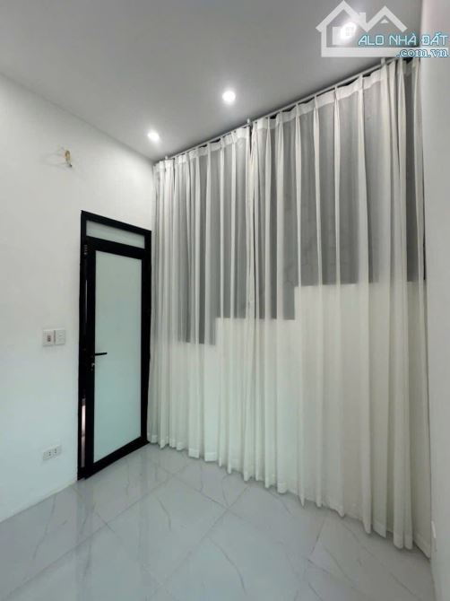 DUY NHẤT 1 CĂN PHỐ VẠN PHÚC - VẠN BẢO - BA ĐÌNH - GIÁ CHỈ 4.9 TỶ - 2 NGỦ - SỔ ĐỎ CẤT KÉT.