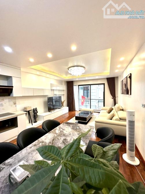 LÔ GÓC MẶT PHỐ LA THÀNH, KO QH, Ô TÔ DỪNG ĐỖ, KINH DOANH, NHÀ ĐẸP FULL NT, Ở/CHO THUÊ