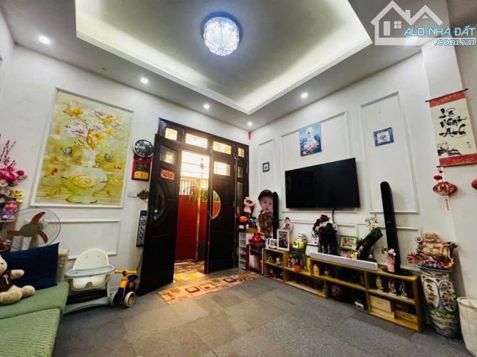 Hiếm, Nhà dân xây ngõ 339 Minh Khai, ngõ thoáng rộng,sổ 48m2 x mtiền 4.3m.full đồ.Giá 8 tỷ