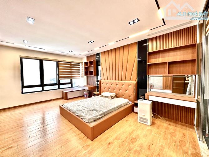 LÔ GÓC MẶT PHỐ LA THÀNH, KO QH, Ô TÔ DỪNG ĐỖ, KINH DOANH, NHÀ ĐẸP FULL NT, Ở/CHO THUÊ