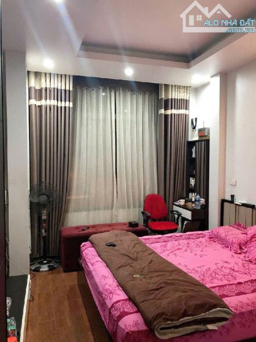 Mặt phố Tôn Đức Thắng, lô góc, vỉa hè, ô tô tránh, KD sầm uất, 35m2, 5 tầng, giá 18 tỷ