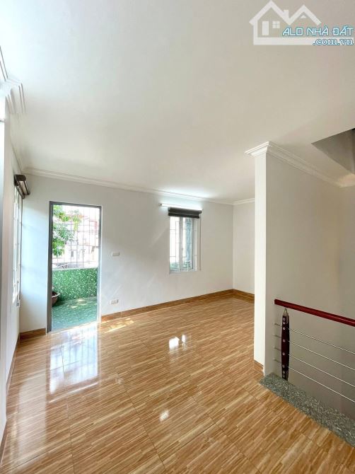 CẦU GIẤY, 32M x 5T, MT 6.5M - DÒNG TIỀN 15Tr/THÁNG, Ô TÔ CÁCH 40M