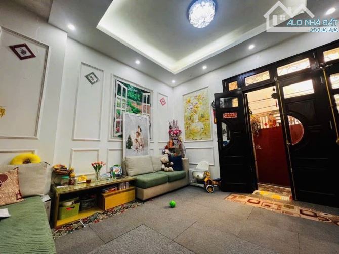 Hiếm, Nhà dân xây ngõ 339 Minh Khai, ngõ thoáng rộng,sổ 48m2 x mtiền 4.3m.full đồ.Giá 8 tỷ