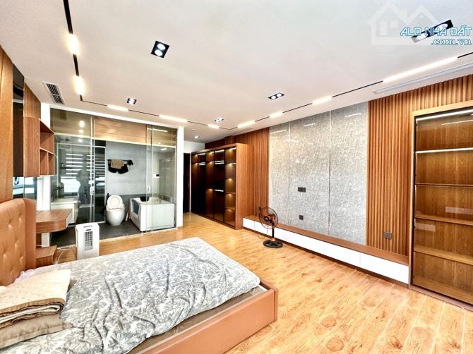 LÔ GÓC MẶT PHỐ LA THÀNH, KO QH, Ô TÔ DỪNG ĐỖ, KINH DOANH, NHÀ ĐẸP FULL NT, Ở/CHO THUÊ