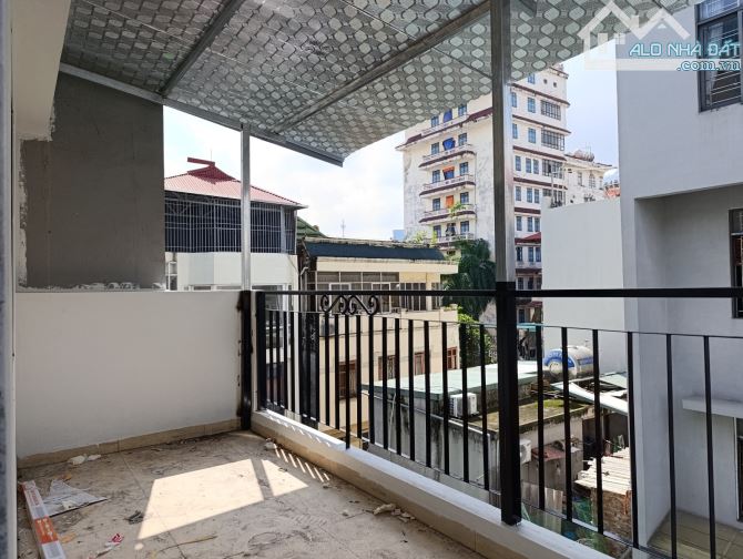 NHÀ HIẾM VÕ THỊ SÁU , 66M² X 5T THANG MÁY , MỚI TINH , MẶT TIỀN 6M , SÁT HỒ , 12,6 TỶ