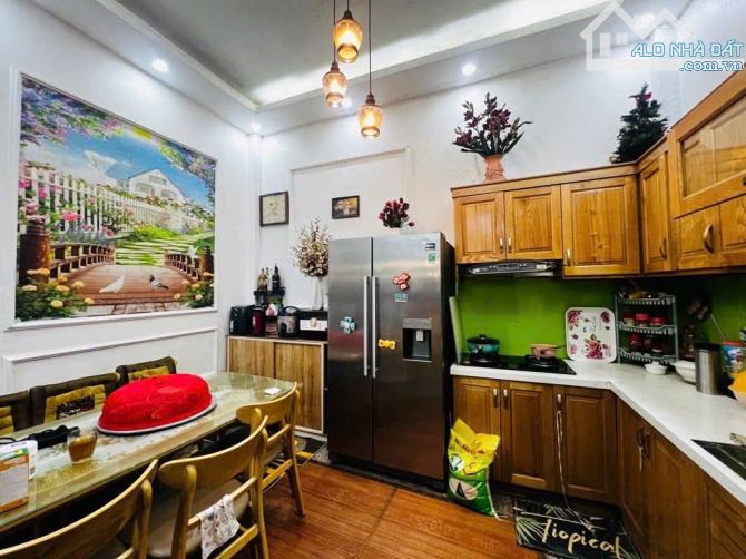 Hiếm, Nhà dân xây ngõ 339 Minh Khai, ngõ thoáng rộng,sổ 48m2 x mtiền 4.3m.full đồ.Giá 8 tỷ