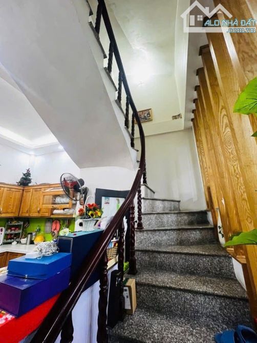 Hiếm, Nhà dân xây ngõ 339 Minh Khai, ngõ thoáng rộng,sổ 48m2 x mtiền 4.3m.full đồ.Giá 8 tỷ