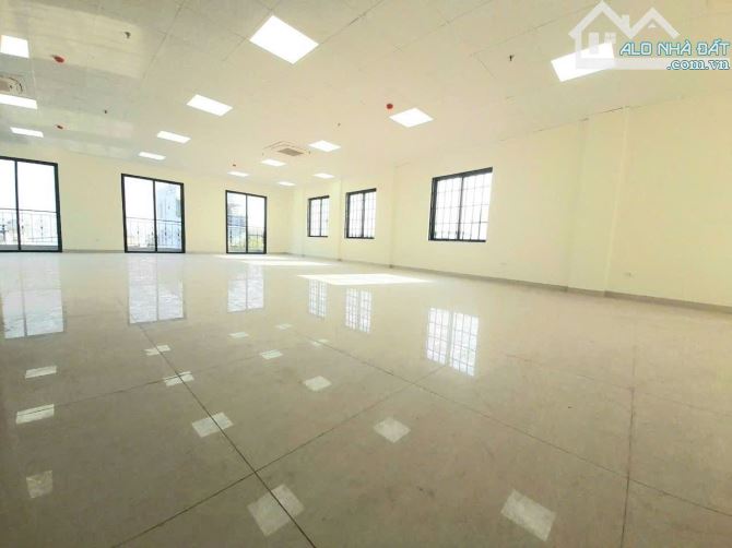 🏢 Cho thuê tầng 6 – 120m² – Huỳnh Thúc Kháng, Đống Đa – Có thang máy, hầm – 28tr/tháng