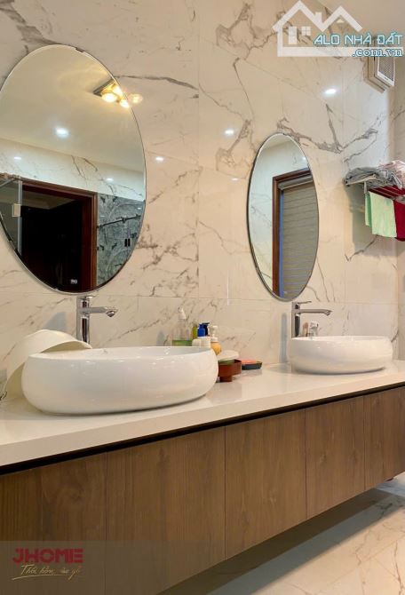 Bán biệt thự Khu K Ciputra 180m2 x 4.5 tầng thang máy MT 9m mặt đường đôi cả khu 1 nhà bán