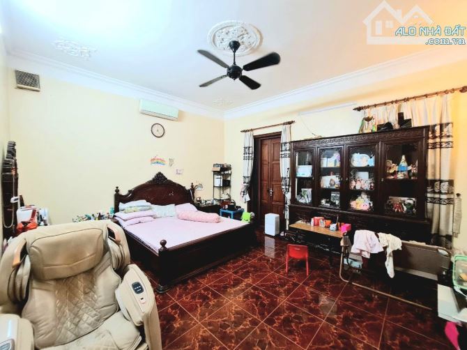 Biệt Thự Pháp cổ, Lô góc siêu đẹp, Phân Lô ô tô tránh, phố Xã Đàn- Đống Đa. 161m² - nhỉnh