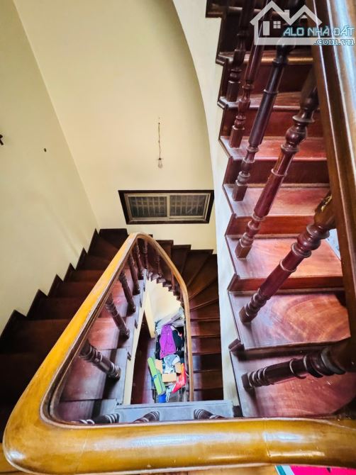 Bán nhà Lạc Long Quân 142m 4 tầng mặt tiền 7.3 giá chỉ 29.5 tỷ