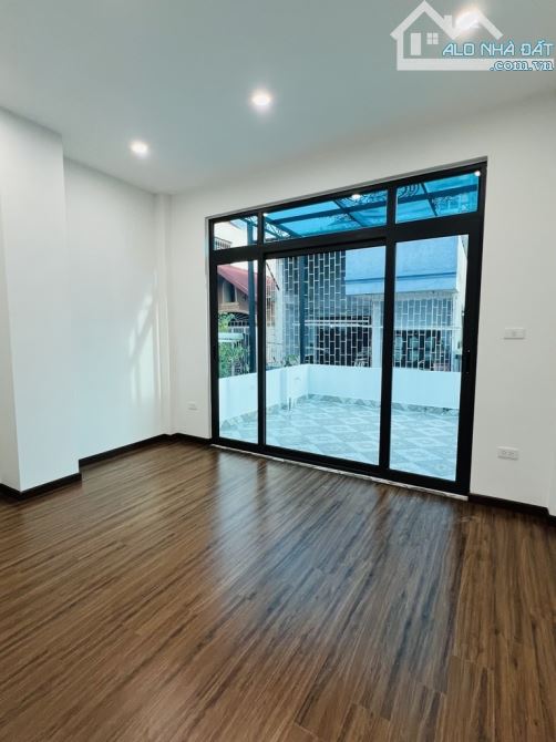 BÁN NHÀ HOÀNG VĂN THÁI - LÊ TRỌNG TẤN - PHÂN LÔ OTO CHẠY VÒNG QUANH - 7 CHỖ NGỦ TRONG NHÀ