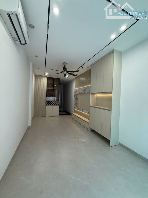 Chỉ 8,95 tỷ -TT THANH XUÂN - NHÀ ĐẸP – THANG MÁY – PHỐ VŨ TÔNG PHAN - NGÕ THÔNG Ô TÔ - GẦN