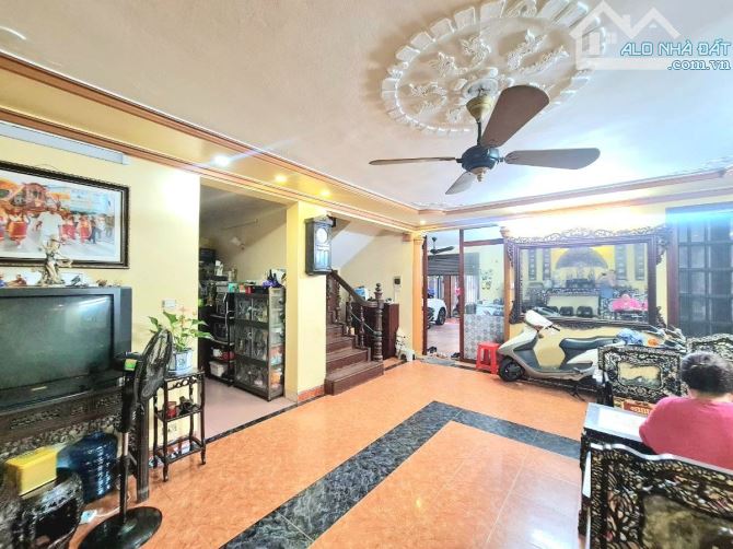 Biệt Thự Pháp cổ, Lô góc siêu đẹp, Phân Lô ô tô tránh, phố Xã Đàn- Đống Đa. 161m² - nhỉnh