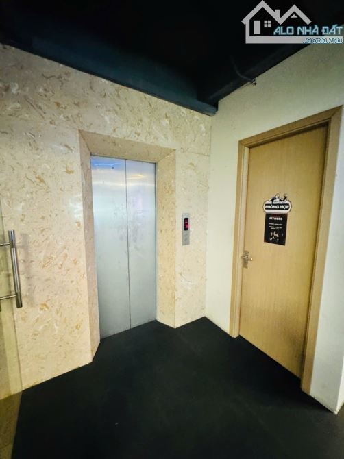 Bán nhà mặt phố Lạc Trung, 95m, 5 tầng thang máy,2 thoàng, view công viên, mặt tiền khủng